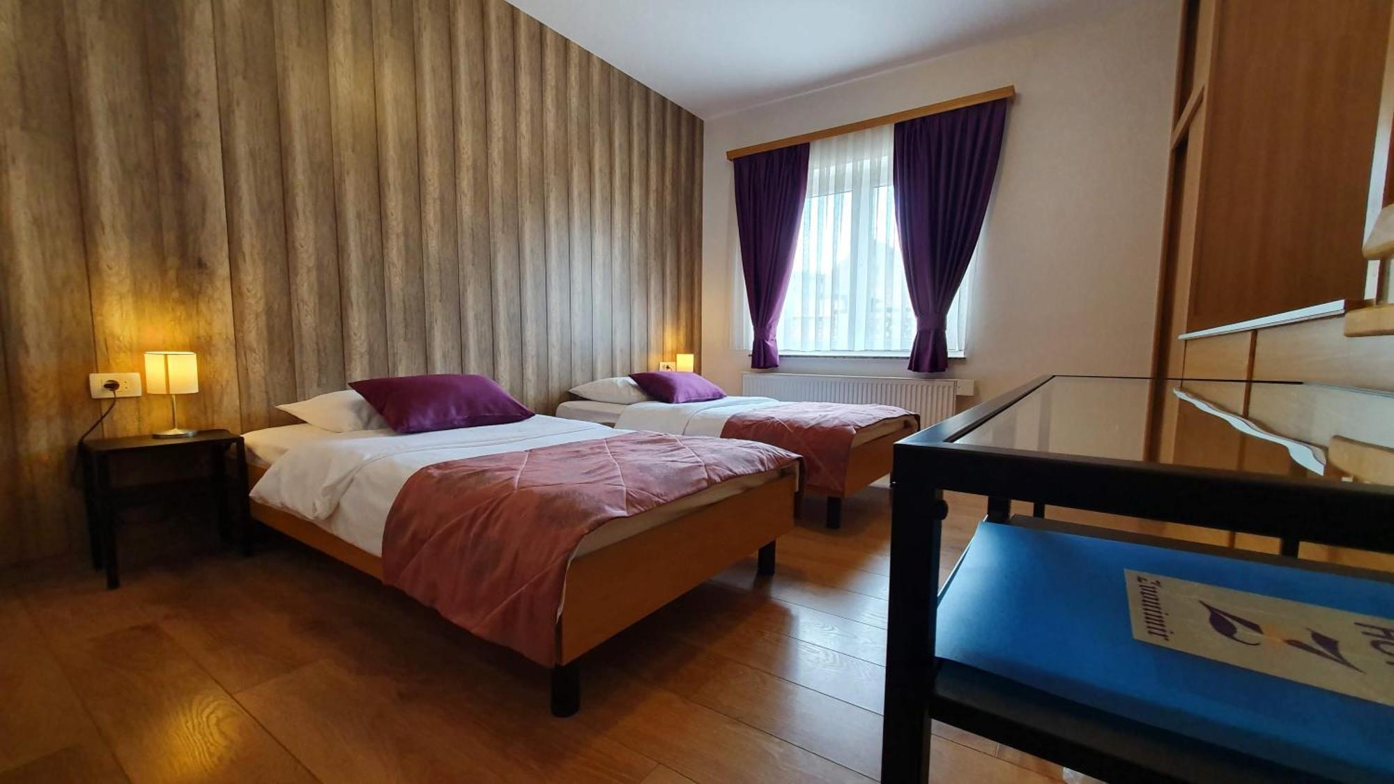אוטוצאץ Hotel Zvonimir מראה חיצוני תמונה