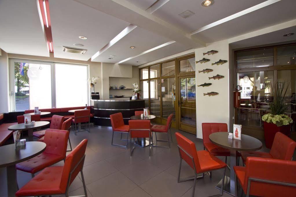 אוטוצאץ Hotel Zvonimir מראה חיצוני תמונה
