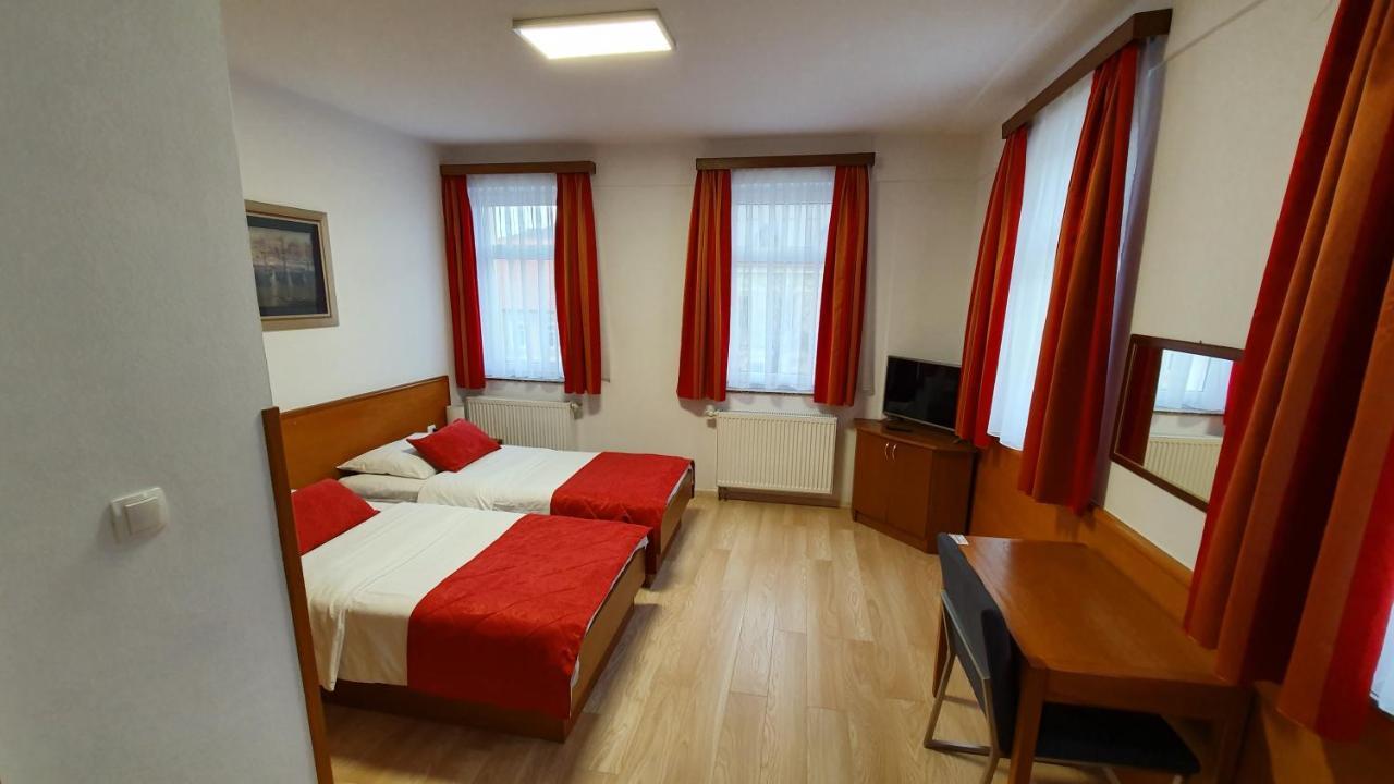 אוטוצאץ Hotel Zvonimir מראה חיצוני תמונה
