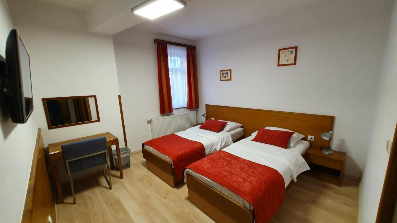אוטוצאץ Hotel Zvonimir מראה חיצוני תמונה