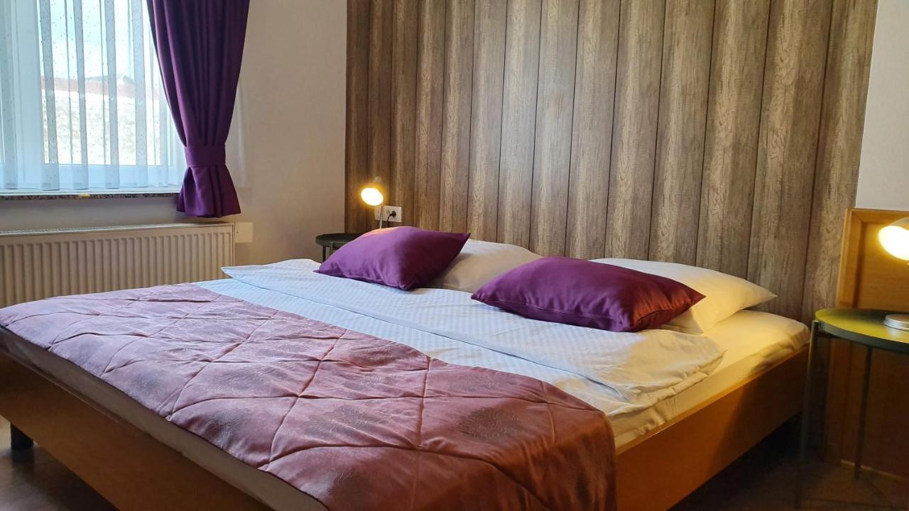 אוטוצאץ Hotel Zvonimir מראה חיצוני תמונה