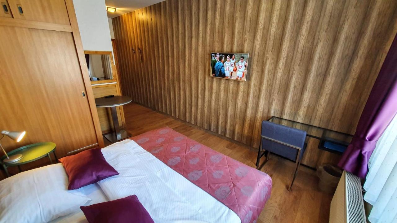 אוטוצאץ Hotel Zvonimir מראה חיצוני תמונה